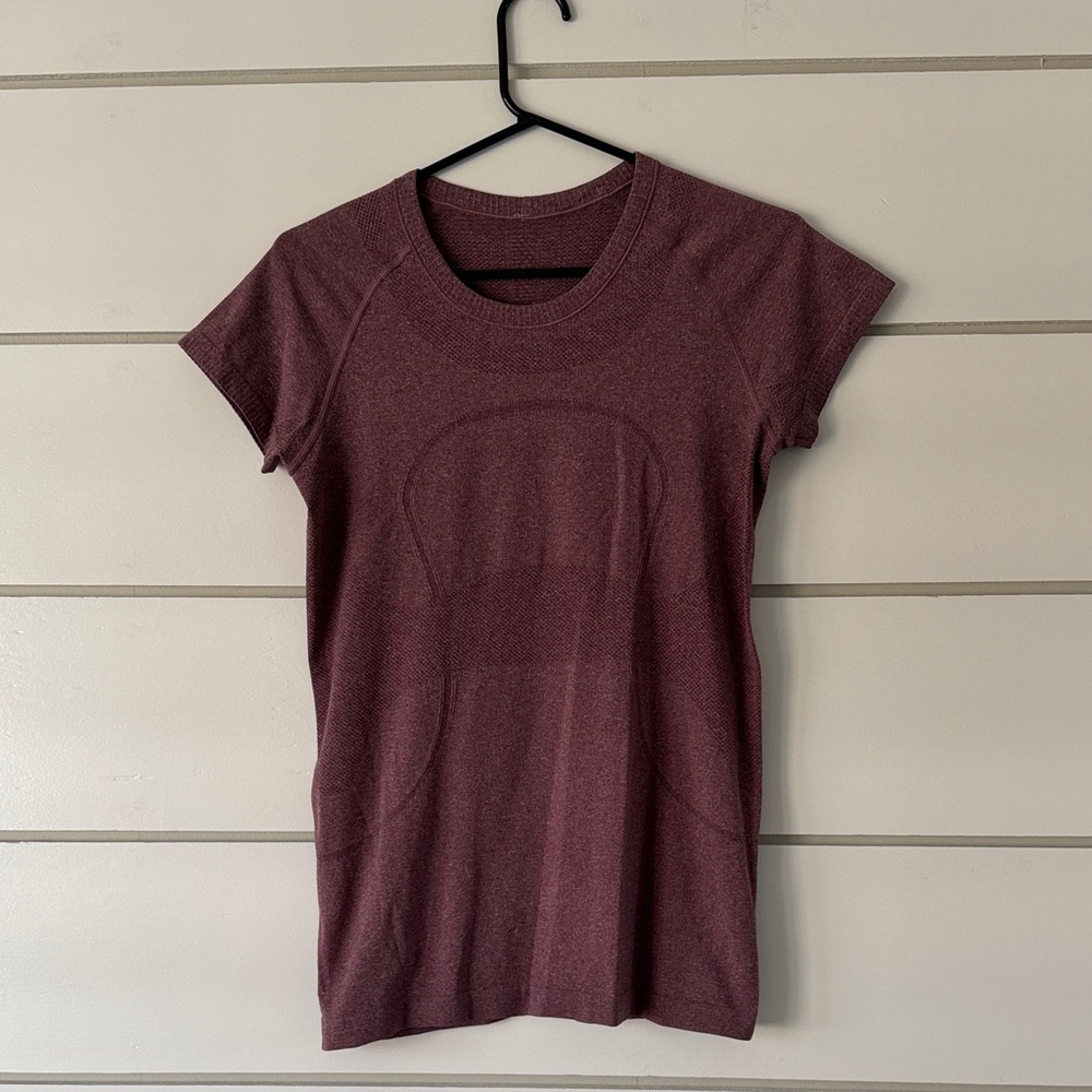 LULULEMON Women's Swiftly Tech Maroon Short Sleeve Top